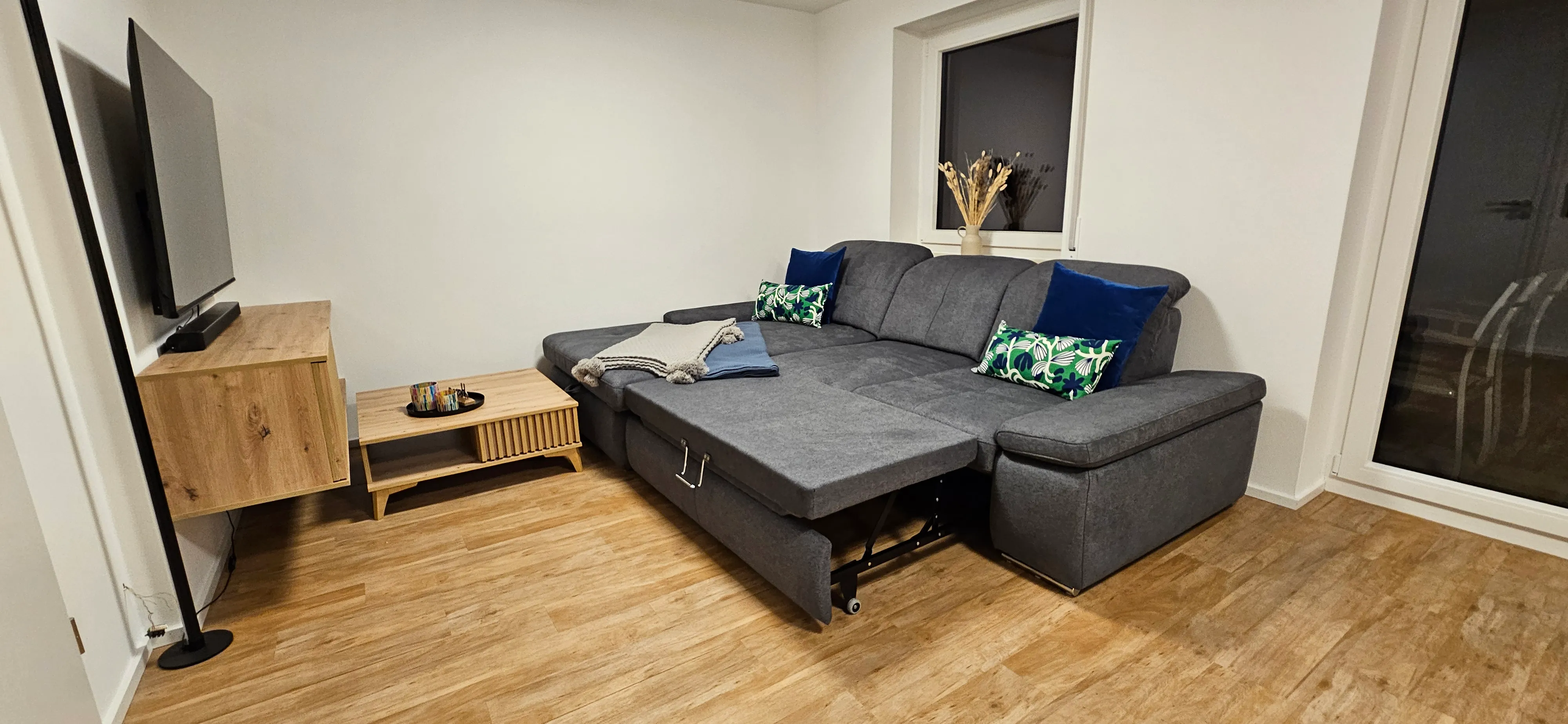 Terrassenglück: Wohnzimmer mit Schlafsofa